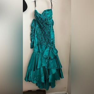 Fun vintage prom dress!